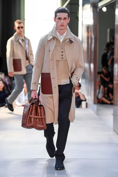 Look 63